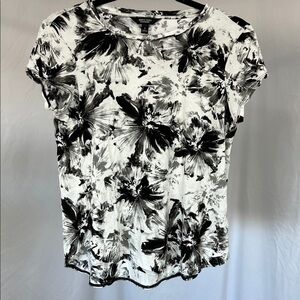Ultra soft rayon floral t shirt by Simply Vera S black white